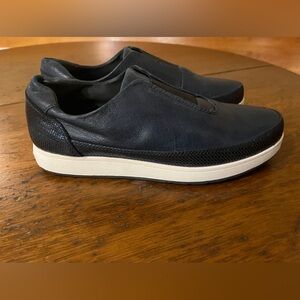 Donald Pliner Meda Leather Slip-ons Women’s size 8 LIKE NEW